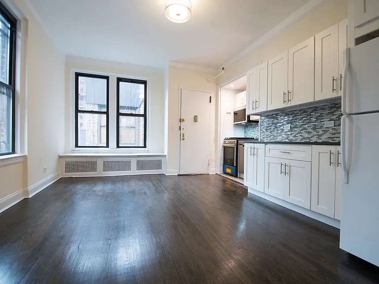245 W 72nd St #7A — Photo 4