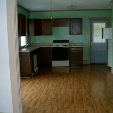 2nd image of 424 Florence St