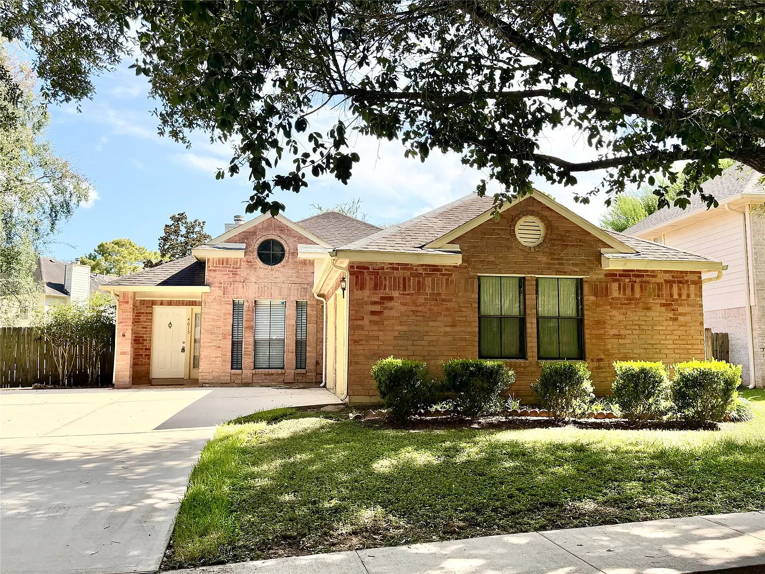 3 bed, 2.0 bath, 1770 sqft, $2,000 — Photo 2