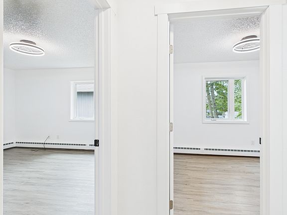 5th image of 2663 Turner St #6