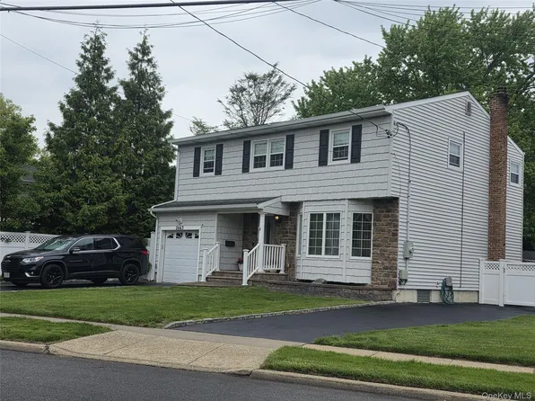 2663 Columbus Avenue, North Bellmore, NY 11710
