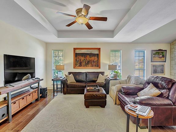 3rd image of 201 Oak Hill Dr