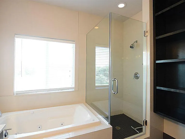 4708 Crawford St — Photo 17