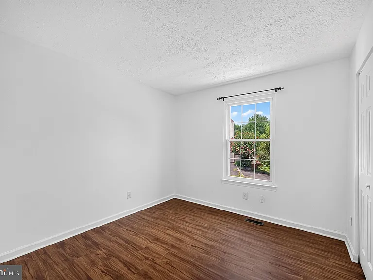 13296 Hollinger Ave — Photo 3