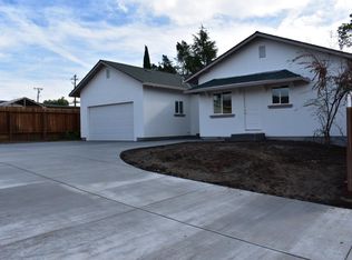 1160 Sunnyslope Rd, Hollister, CA 95023