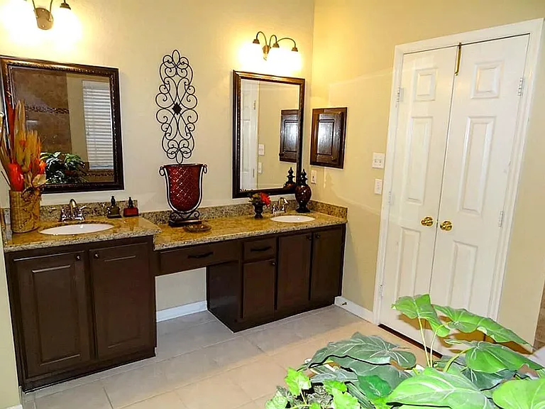 10114 Crescent Bluff Ln — Photo 27