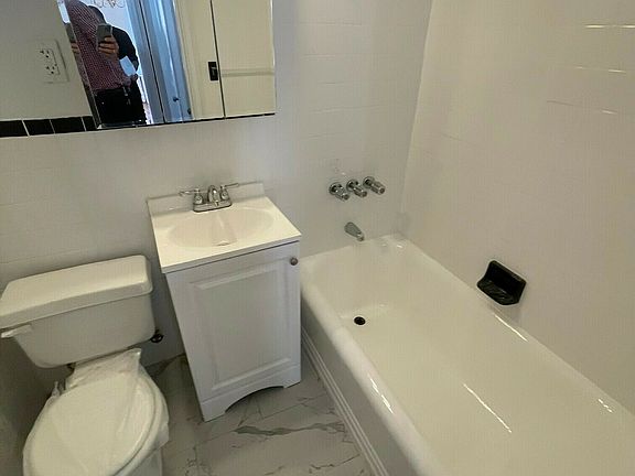 5th image of 449 E 84th St #3C