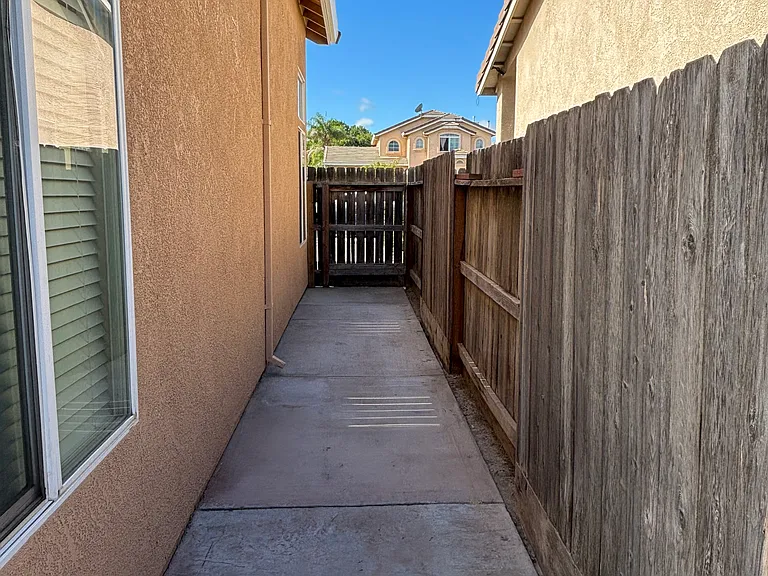 1017 Sun Meadow Dr — Photo 13