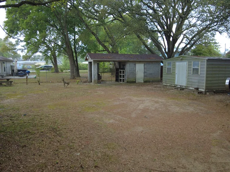 1230 E Leonard St — Photo 10
