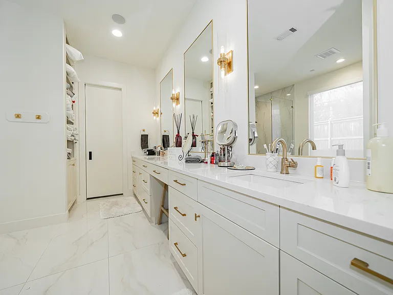 11616 Jamestown Rd — Photo 10