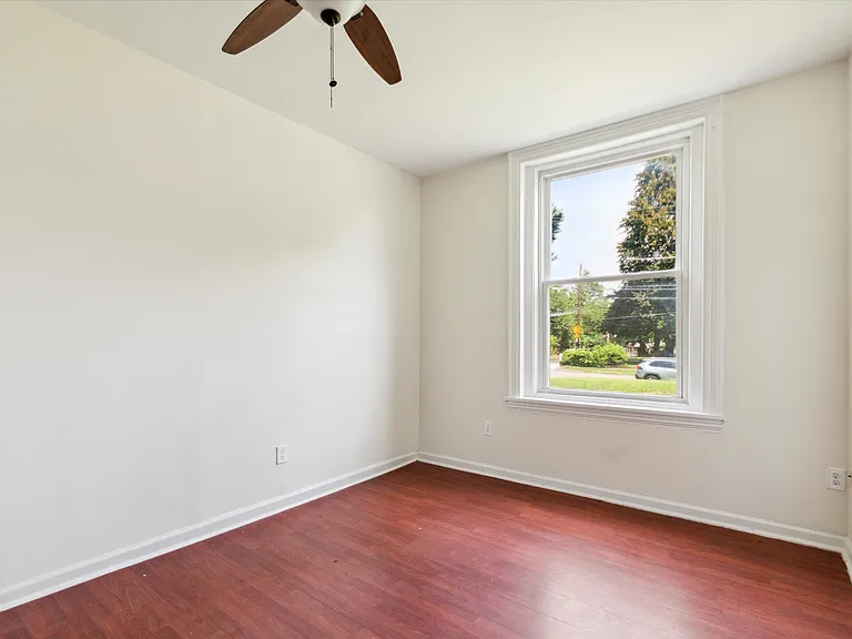 232 E Wister St #3B — Photo 4