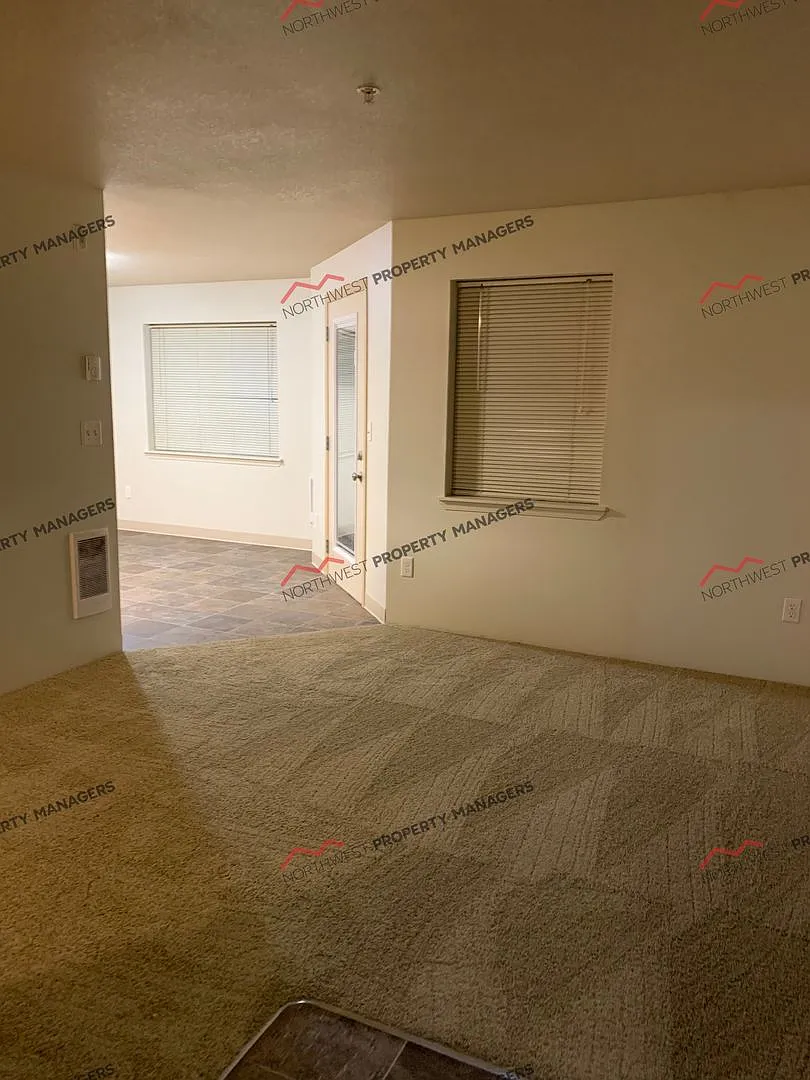 Building Photo - 218 SW 15th Ave #318