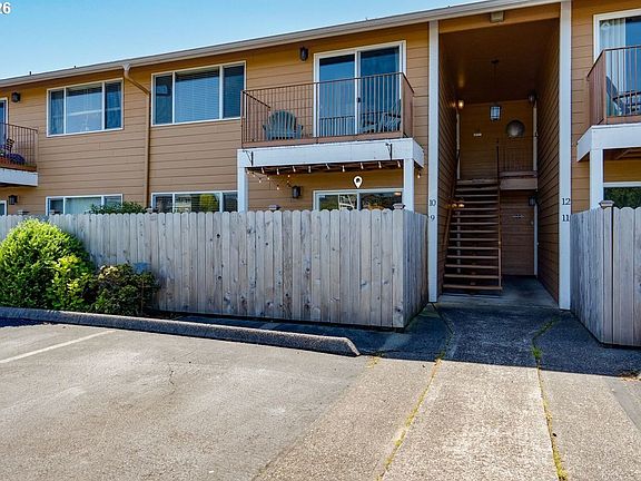 4th image of 320 Necanicum Dr APT 9