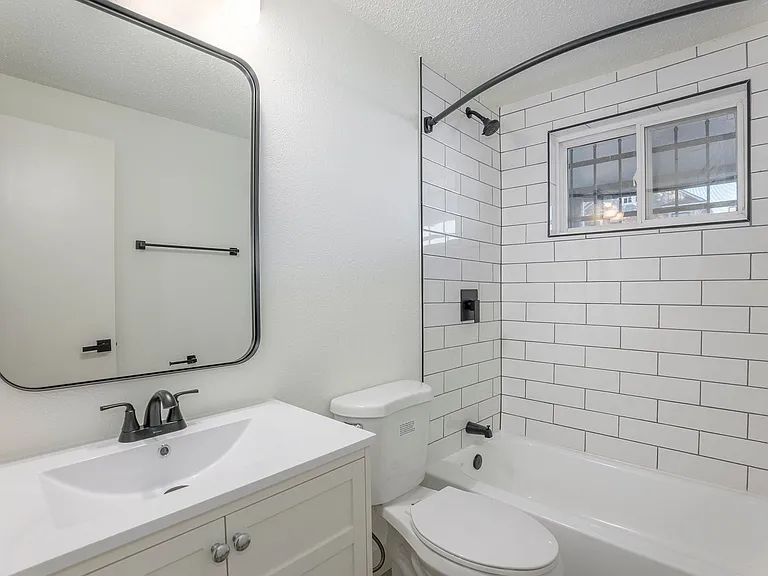 Adamson Apartments — Photo 19