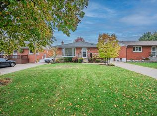 30 Wildewood Ave, Hamilton, ON L8T 1X3