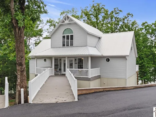 520 Yacht Dr, Benton, KY 42025