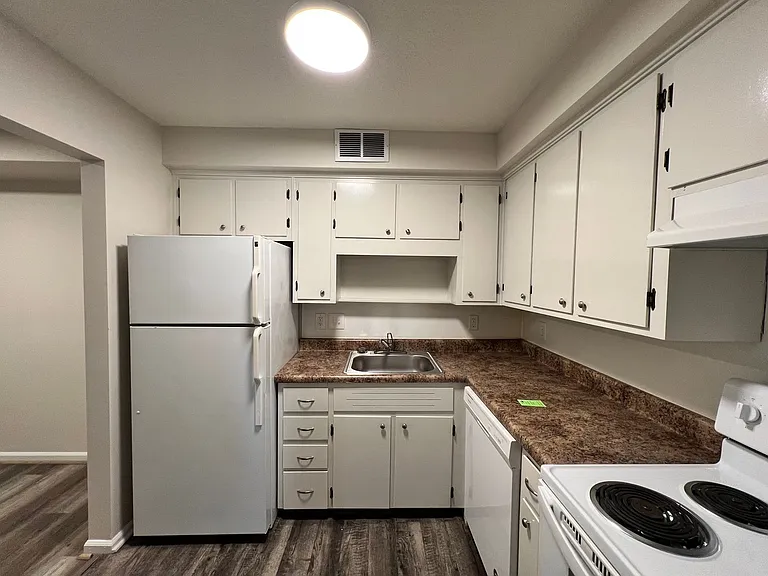 Oak Grove Village Apartments — Photo 8