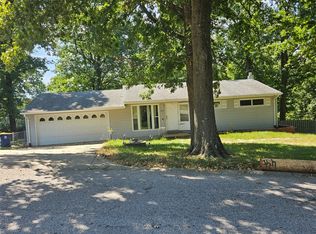 10810 Hobday Ave, Saint Ann, MO 63074