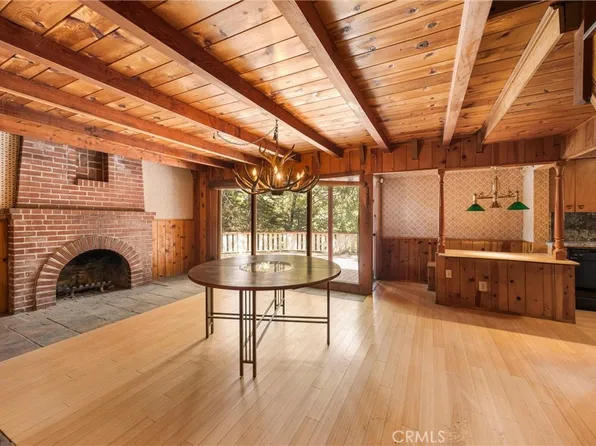 320 Flower Dr, Lake Arrowhead, CA 92352