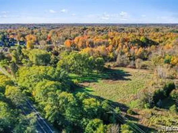 1860 Hiller Rd, West Bloomfield, MI 48324