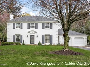 909 San Lucia Dr SE, East Grand Rapids, MI 49506