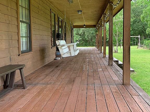 Large front porch / swing