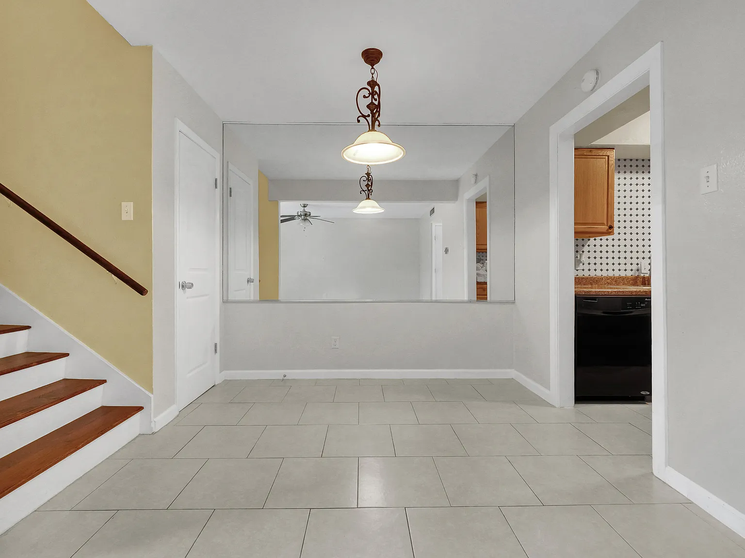 2 bed, 1.5 bath, 1084 sqft, $1,700 — Photo 4