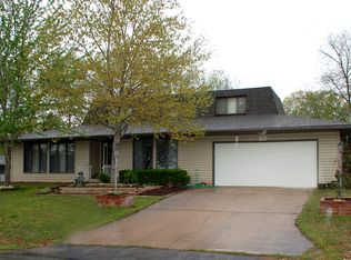 150 South Lakeshore Dr, Blue Eye, MO 65611