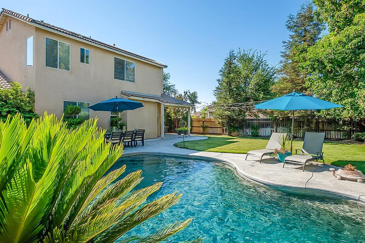 4 bed, 2576 sqft, $3,550 — Photo 3