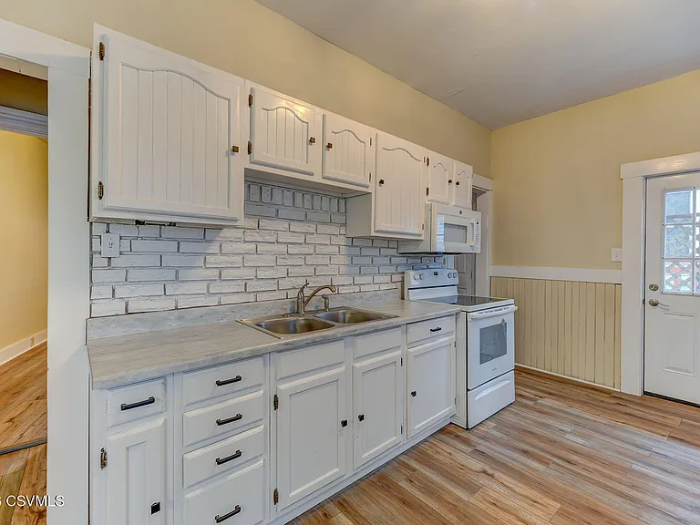 148 Bloom St — Photo 12