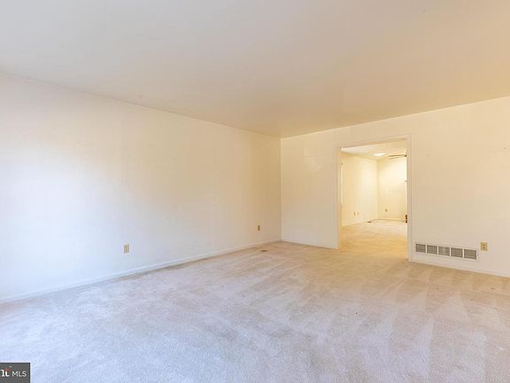 4th image of 141 Belmont Dr