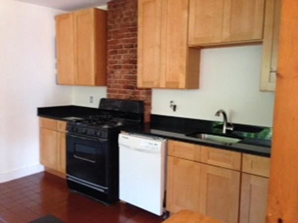 2nd image of 23 Rockingham St
