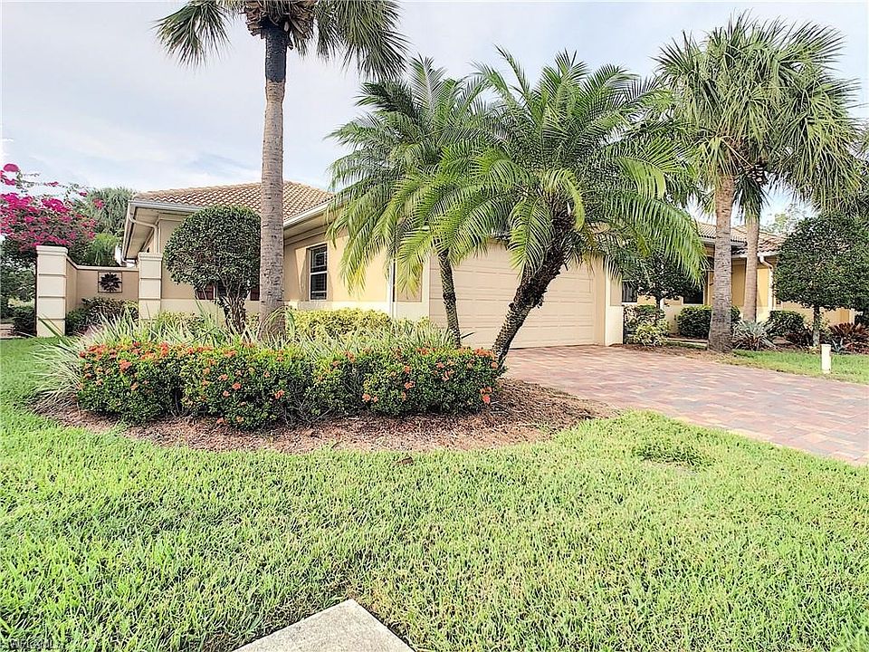 Lovely 2 bedroom, 2 bath with 2 car garage
