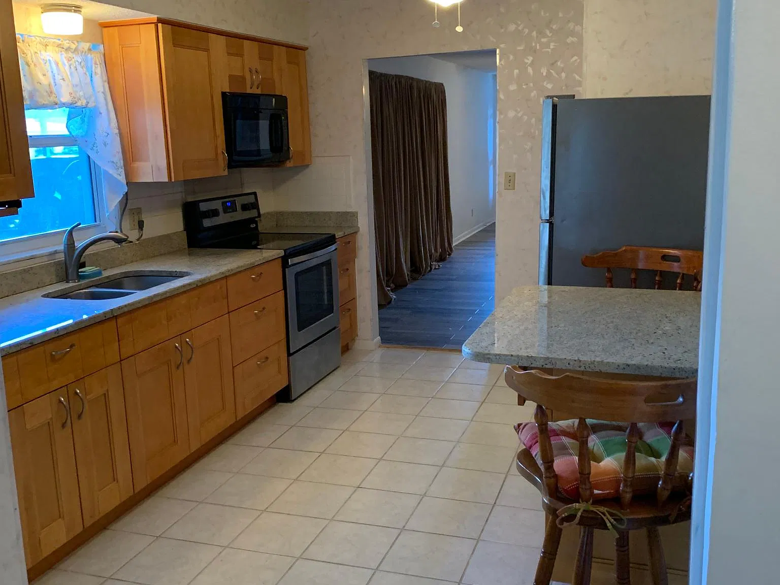 2 bed, 1025 sqft, $1,795 — Photo 2