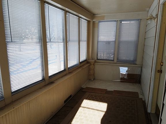 2nd image of 1722 Parmele St