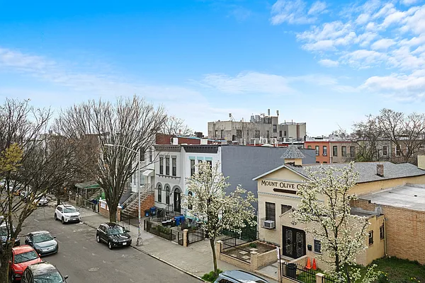 Rented by Compass | media 25