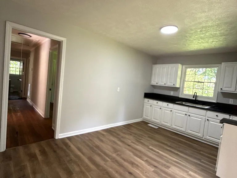 610 N McLemore Ave — Photo 6