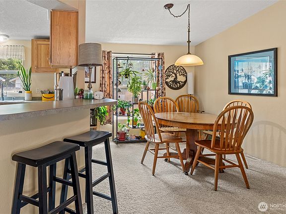 5th image of 814 Larson Street