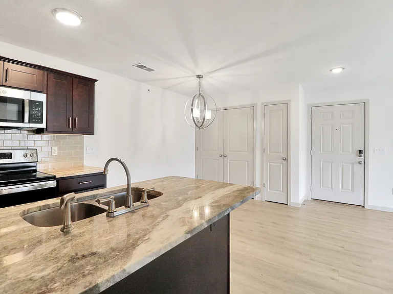 60 West Apartments — Photo 6