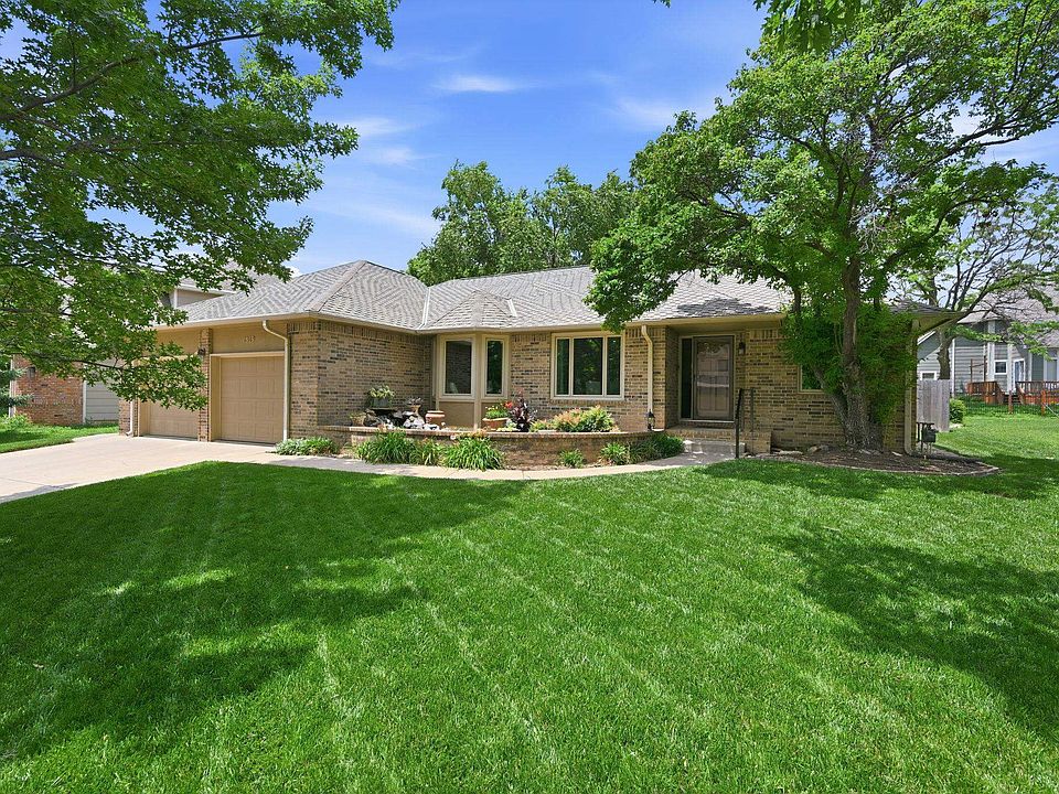 1st image of 1319 N Coachhouse Ct