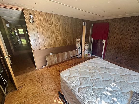 4th image of 380 Sunnywood St