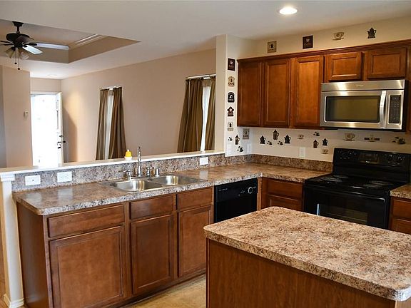 4th image of 7938 Yaupon View Dr