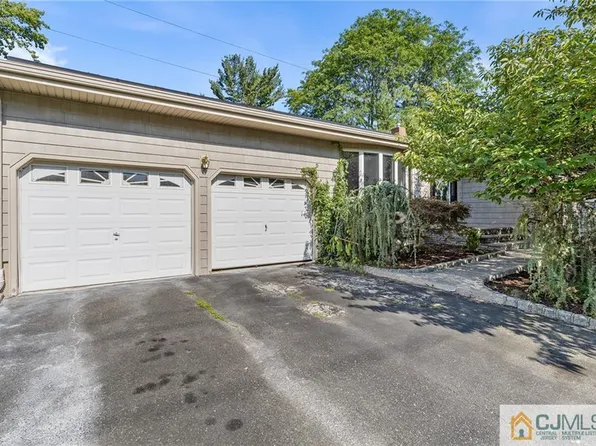 32 Jonathan Dr, Edison, NJ 08820