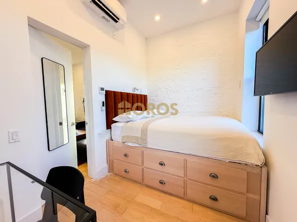 322 East 11th Street image 7 of 14