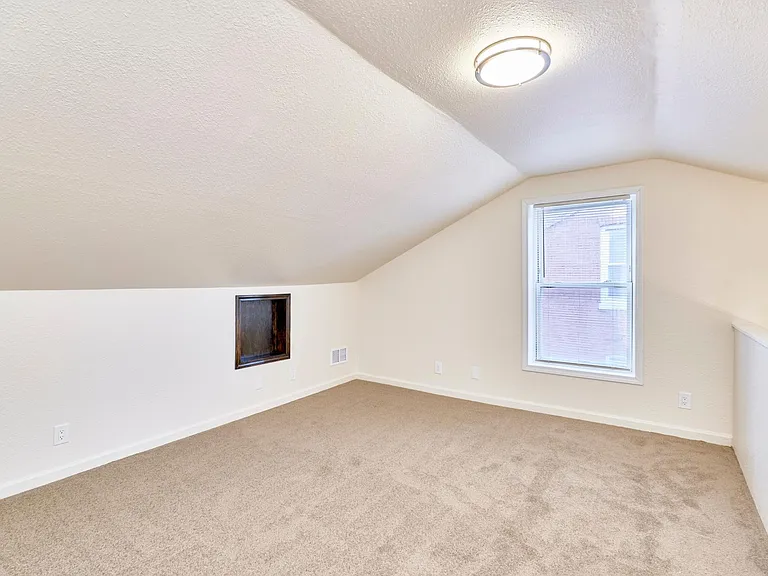 1421 N Park Pl — Photo 55
