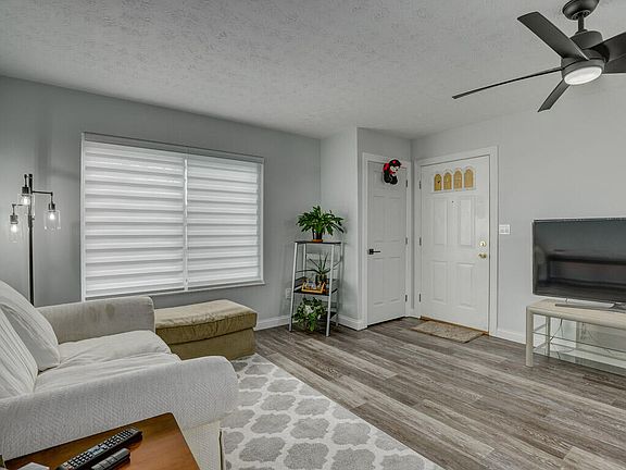 2nd image of 1067 Oakgrove Ct APT 1