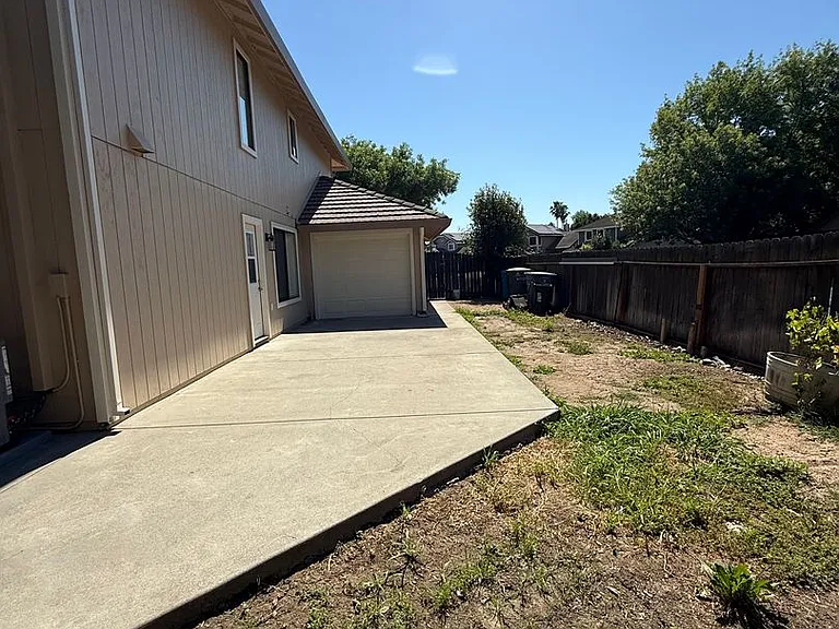 300 Grove Ct — Photo 23