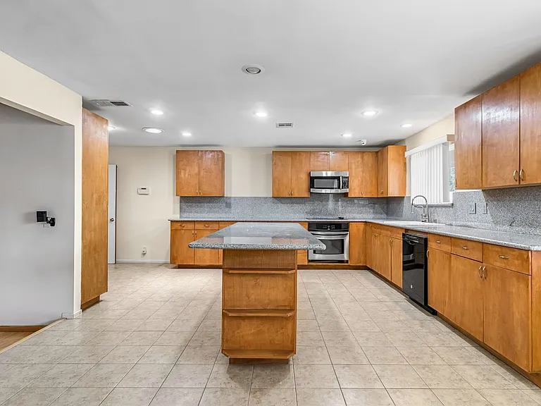 5170 E Huntington Ave — Photo 13