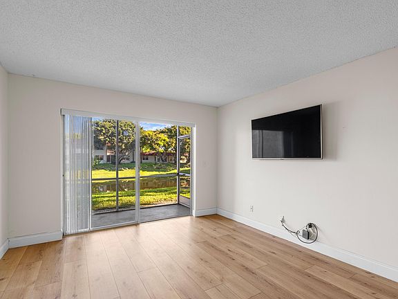 4th image of 123 Lake Carol Drive