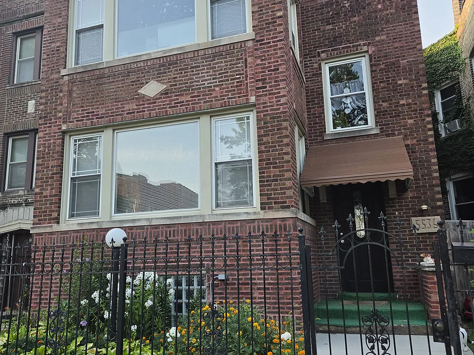 5536 W Congress Pkwy #1